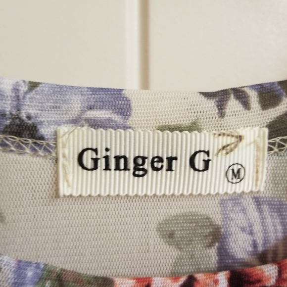 Adorable sheer peplum top - Picture 2 of 4